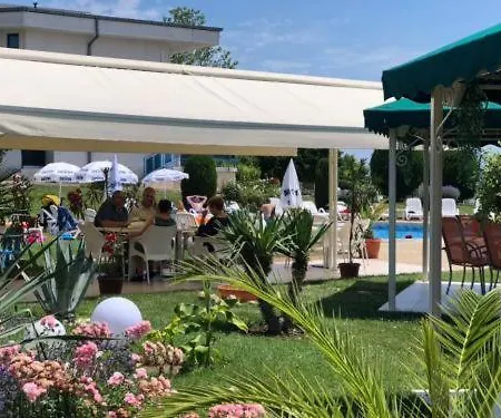 Ξενοδοχείο Riviera Complex 6 *