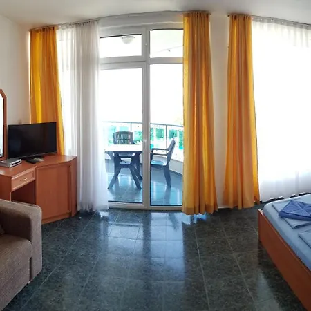 Riviera Complex 6 Hotel *