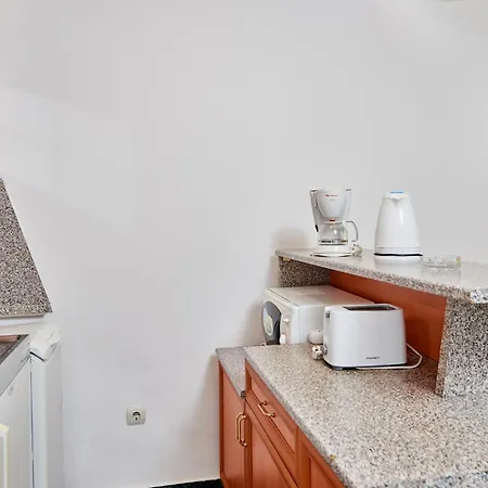 Riviera Complex 6 *