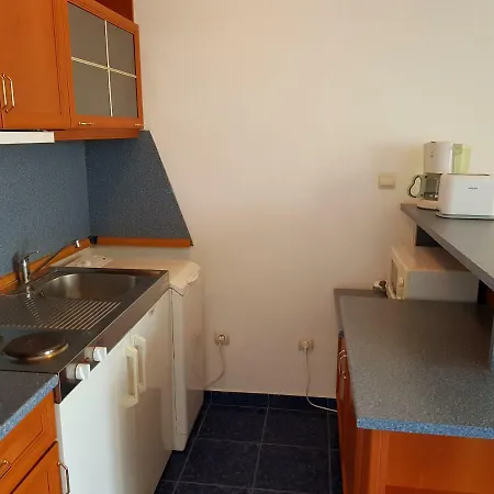 Riviera Complex 6 *